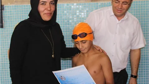 Yüzme kursu sertifikaları dağıtıldı