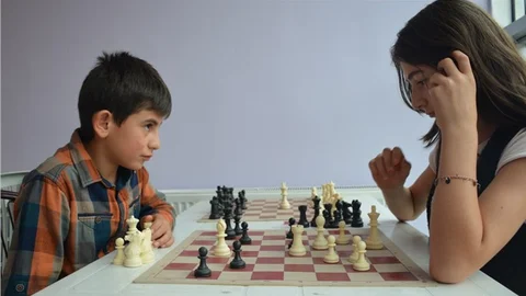 Tatvan’da öğrencilere satranç eğitimi veriliyor