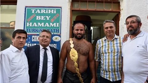 Başpehlivan Orhan Okulu, altın kemerin 'sürekli' sahibi oldu