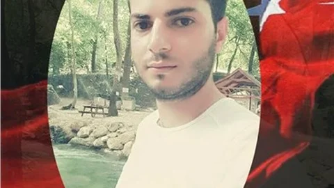 O  askerdi, ablası polis