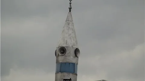 Taksim’de şehitler için sela verildi, barış güvercinleri uçuruldu