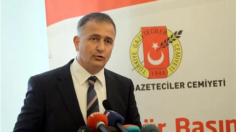 Ekrem Dumanlı Biz bagajı konuşurken arabanın motoru sökülüyor