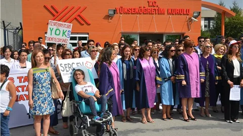 'Sağlık meslekleri uzaktan değil, pratik eğitimle kazanılan mesleklerdir'