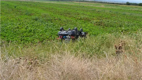 Otomobil tarlaya uçtu 2 yaralı