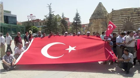 Kırşehir Memur-Sen, Cacabey Meydanı'nda terörü lanetledi