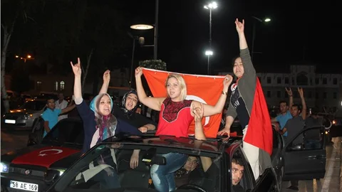 Binlerce Sivaslı şehitler için yürüdü