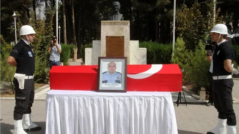 Şehit polis Ercan Hırçın için Mardin'de tören düzenlendi