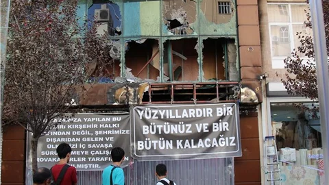 Yakılan işyerinin sahibi Bu, Türk ve Kürt kardeşliğine atılan bir ateş