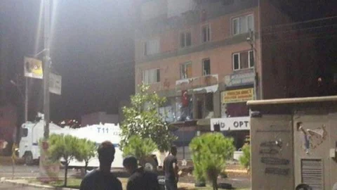 İzmir'de HDP binasına saldırı