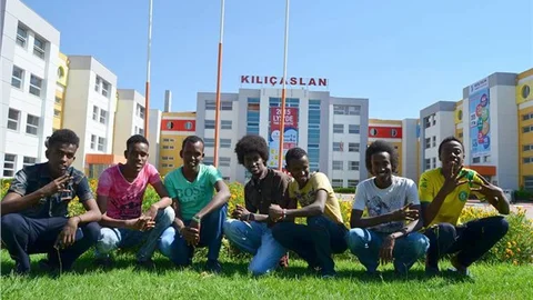 Kılıçaslan’da eğitim alan 13 Afrikalı öğrenci üniversiteli oldu