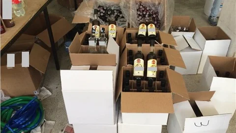 İzmir'de bin 603 şişe sahte içki ele geçirildi
