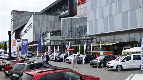 Son model araçlar Piazza 2015 AutoShow'da görücüye çıktı