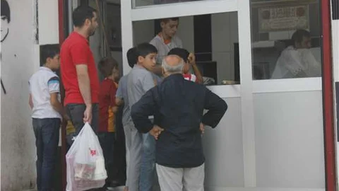 Cizre'de yasağın kalkmasıyla reyonlar boşaldı