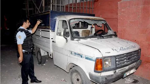 'Aşırı hız' tartışması mahalle kavgasına döndü 3 yaralı