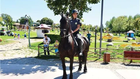 Ankara’daki bazı parkları atlı güvenlik koruyor