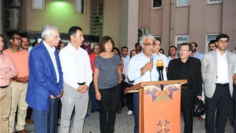 Özdemir Kimin eli tetikteyse elini tetikten çeksin