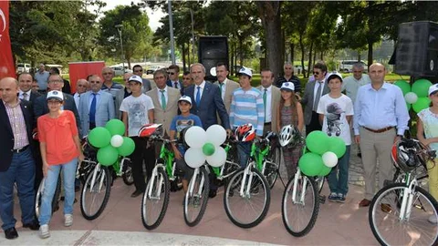 Şehit ve gazi çocukları bisikletle sevindi