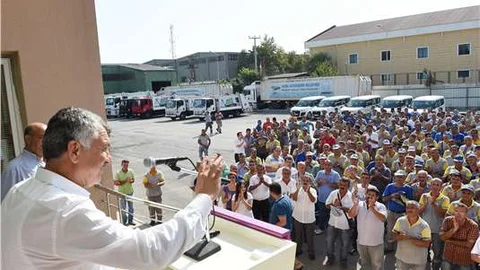 Seyhan Belediyesi’nden taşeron işçilere bayram ikramiyesi