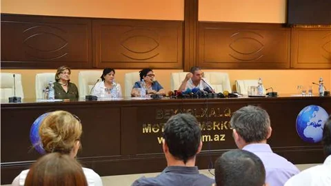 Bakü'ye sığınan Ermeni sivil toplum örgütü başkanı basın toplantısı düzenledi