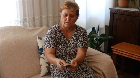 Yolda bulduğu parayı polis teslim etti