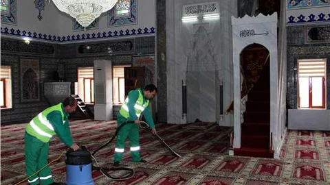 İbadethaneler bayrama hazırlanıyor