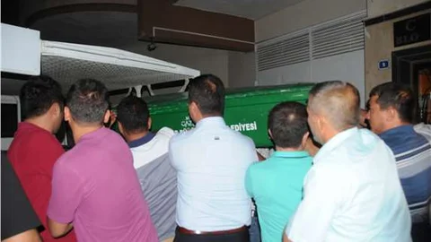 Eski işverenini bıçaklayarak öldürdü