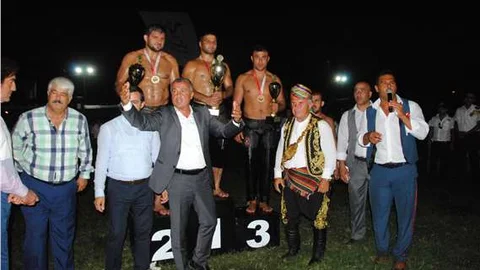 Manavgat yağlı güreşlerinde başpehlivan Serhat Gökmen oldu