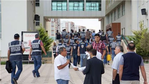 Ankara Samanyolu Liselerine polis baskını