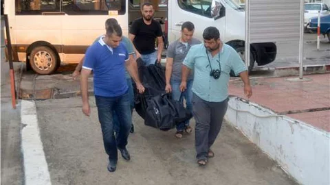 Belediye personelini taşıyan kamyonet uçuruma yuvarlandı 1 ölü