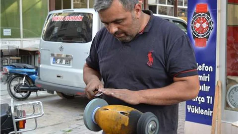 Bıçaklar kurbanlıklar için bilendi
