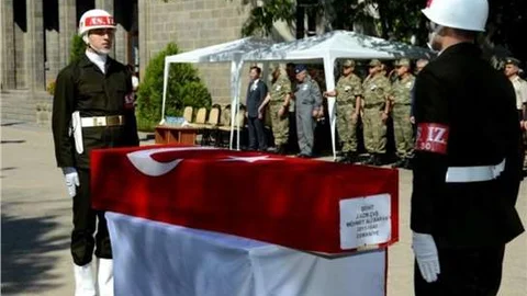 Şehit Uzman Çavuş Sakak için Diyarbakır’da tören düzenledi