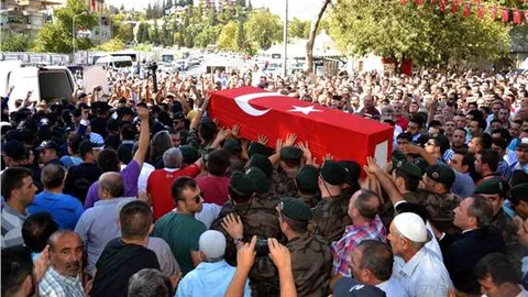 Şehit polis memuru dualarla son yolculuğuna uğurlandı