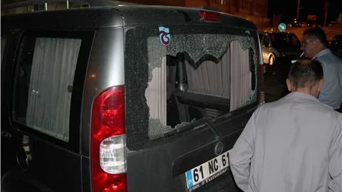 Tunceli-Erzincan yolunu kesen teröristler sivillere ateş açtı