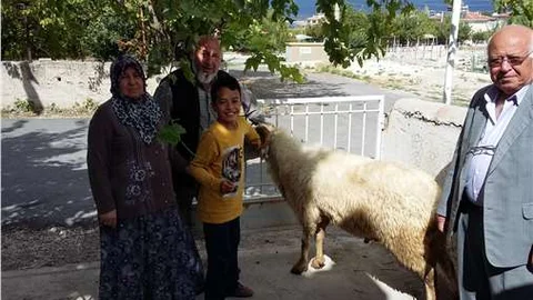 Kimse Yok Mu, şehit ailesine koç hediye etti