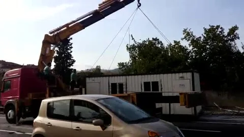 Kamyon yüksek gerilim hattına çarptı 3 yaralı