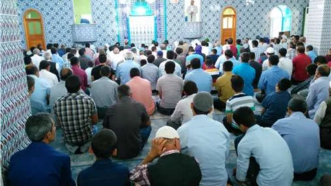 Bayram namazında camiler doldu