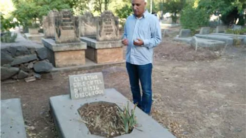 Bayram sabahı mezarlıklar ziyaret edildi