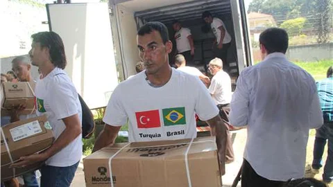 Latin Amerika’nın 'çöp evlerine' kurban yardımları dağıtıldı