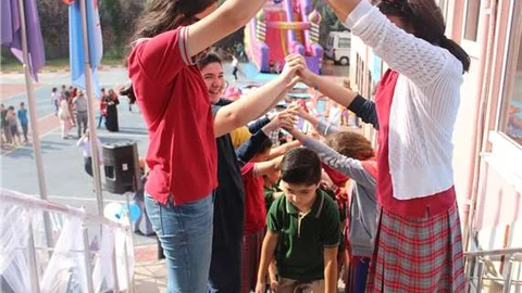 Gülbaharlı öğrenciler yeni eğitim yılına neşeli başladı