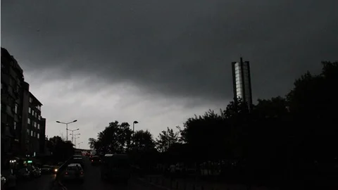 İstanbul’u kara bulutlar kapladı