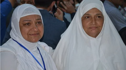 Azerbaycanlı hacıların ilk kafilesi Bakü'ye döndü