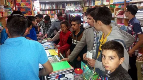 Okullar açıldı, kırtasiyecilerin yüzü güldü