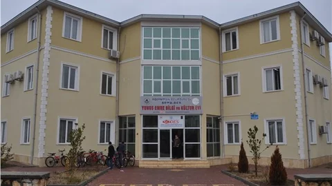Belediye mühürlediği okuma salonlarını Halk Eğitime devrediyor