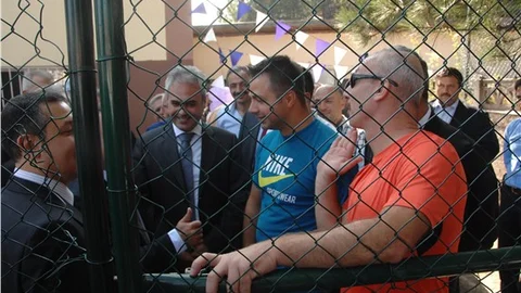 Düzenlenen 13 okul bahçesi için tören yapıldı