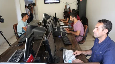 DİHA ve Azadiya Welat çalışanları, baskınları protesto etti