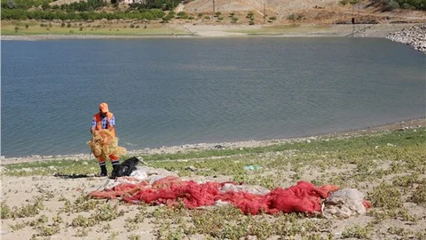 Temizlenen göletten bir kamyon çöp çıktı
