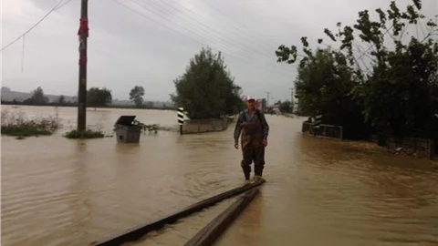 Sel sularının kapadığı Kaynarca yolu ulaşıma açıldı