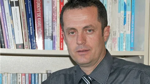 Prof. Dr. Aslan Türkiye topyekûn bir kaosa sürükleniyor