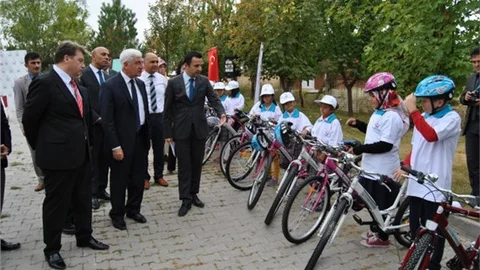 Karaman’da Halk Sağlığı Müdürlüğü okullara 50 adet bisiklet dağıttı