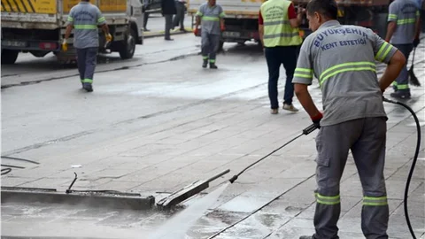 Ankara’da EGO otobüsünün karıştığı kaza sonrası temizlik çalışmaları yapıldı